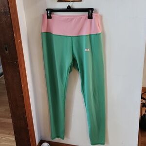 AKA Two-Tone Pink & Green Active Leggings